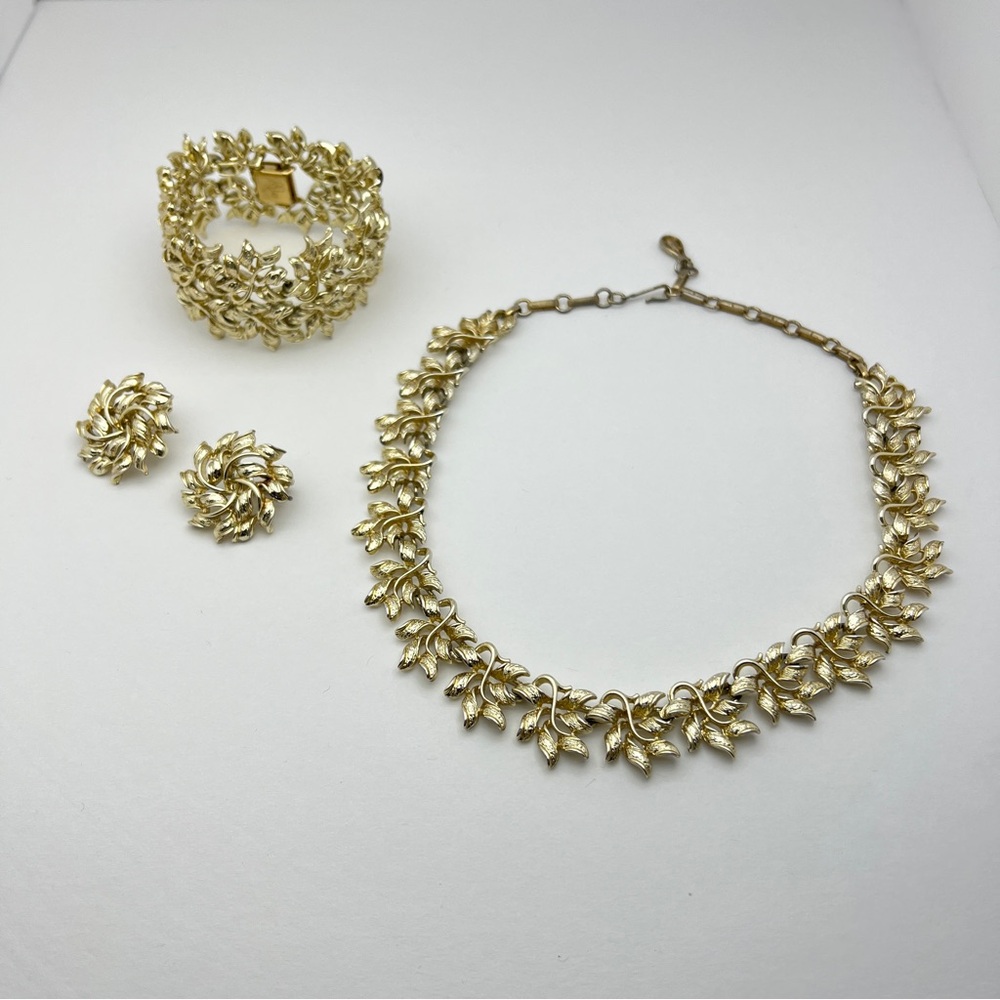 EUC Vintage CORO Pegasus Gold Tone Leaf Full SET Necklace Bracelet Earrings 1950